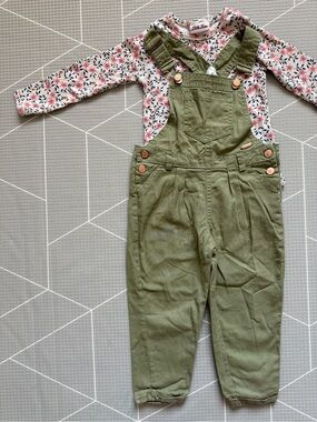 Tahari|Baby girl/toddler boho set,Olive Green Overalls with Floral ribbed Top•3T
